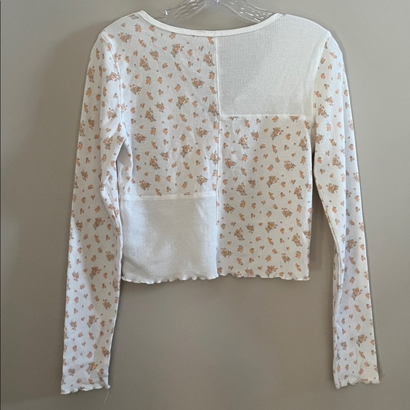 American Eagle Patchwork Floral V-Neck Top size small - Picture 4 of 9